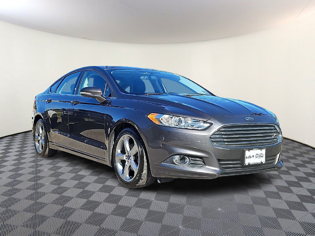 Used 2015 Ford Fusion SE FWD image 1