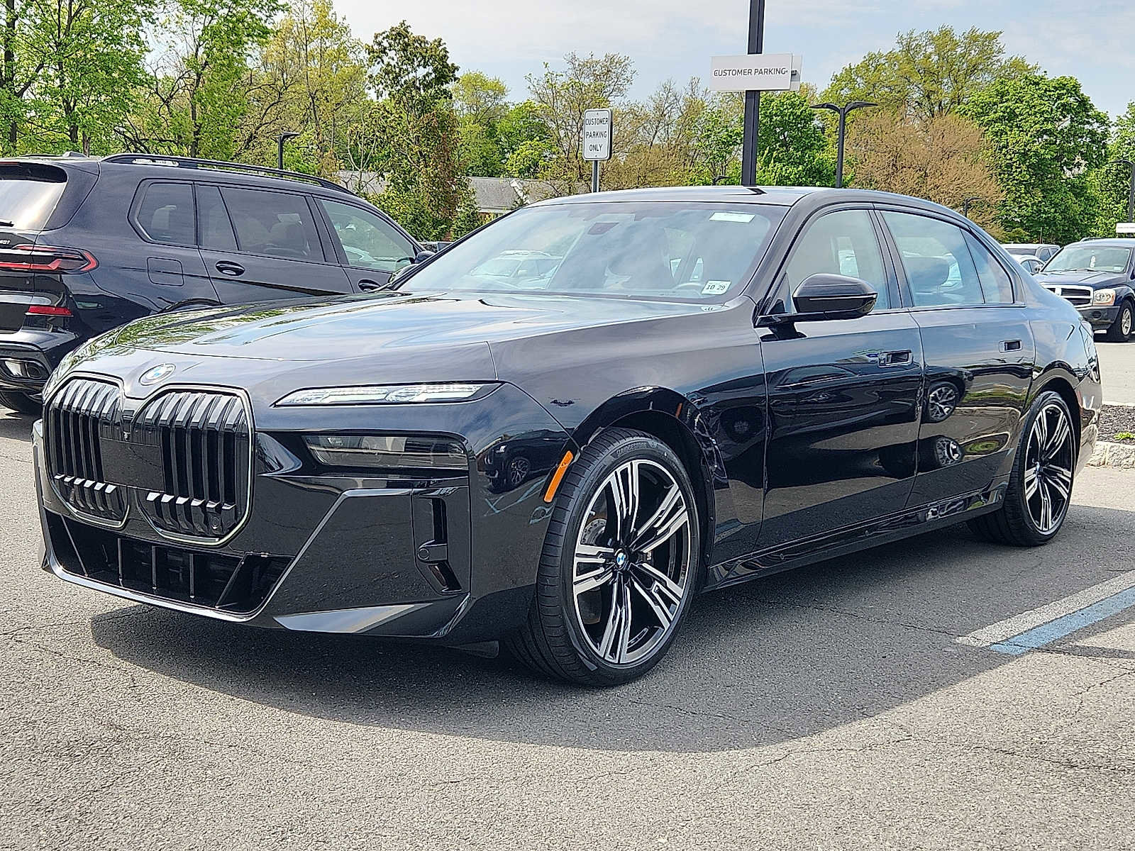 Certified 2024 BMW 760i xDrive w/ Executive Package AWD/4WD image 3