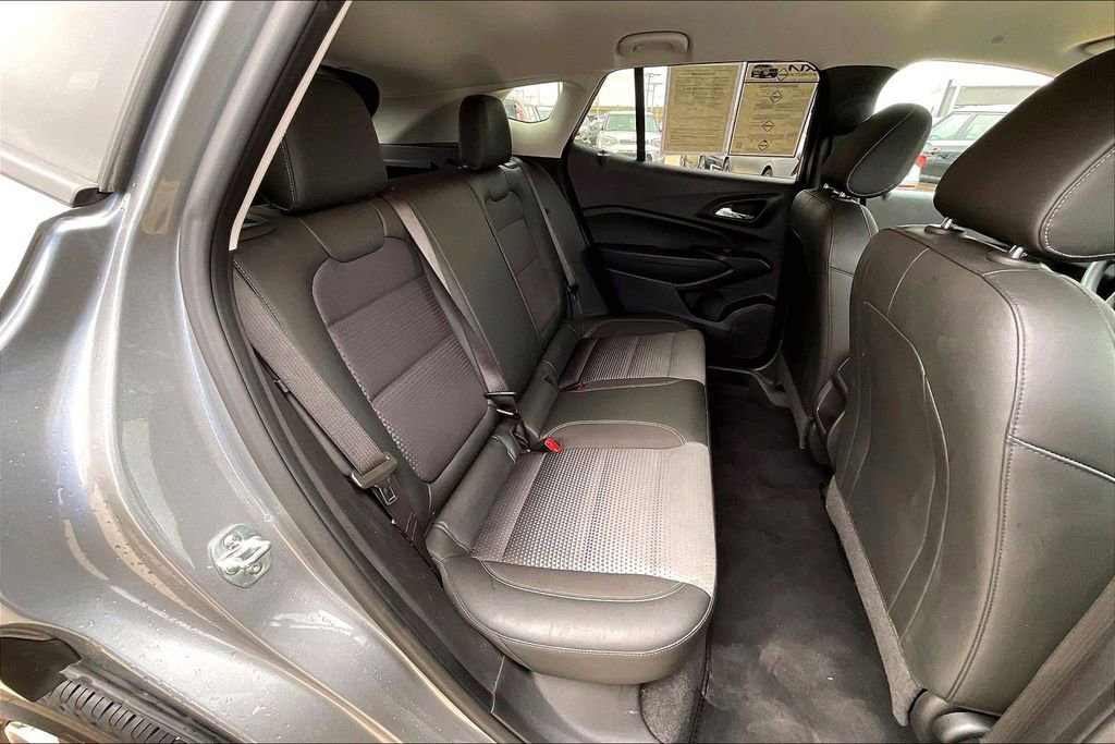 Used 2025 Chevrolet Trax LT FWD image 27
