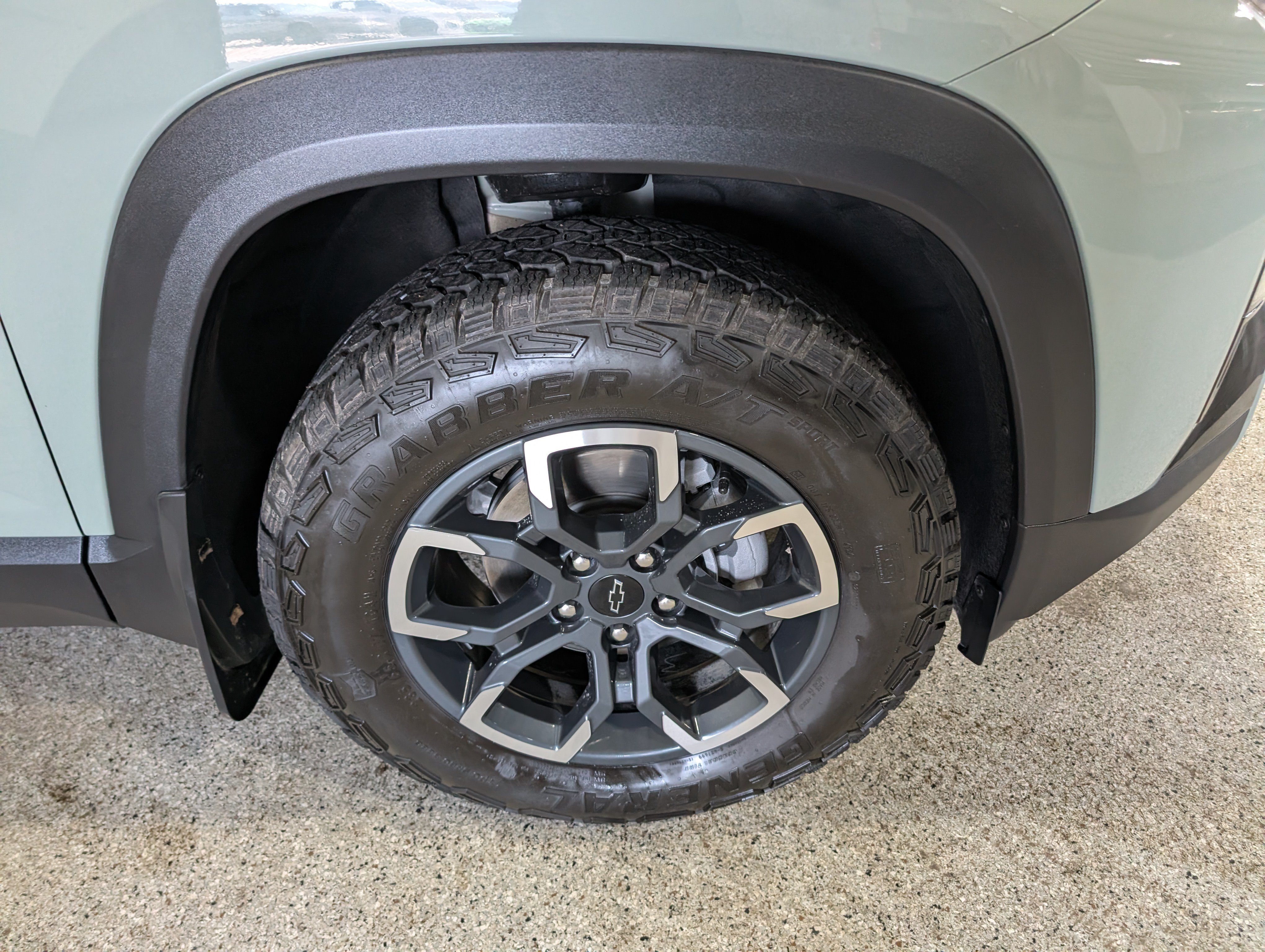 Used 2025 Chevrolet Equinox ACTIV w/ Safety and Technology Package AWD/4WD image 12