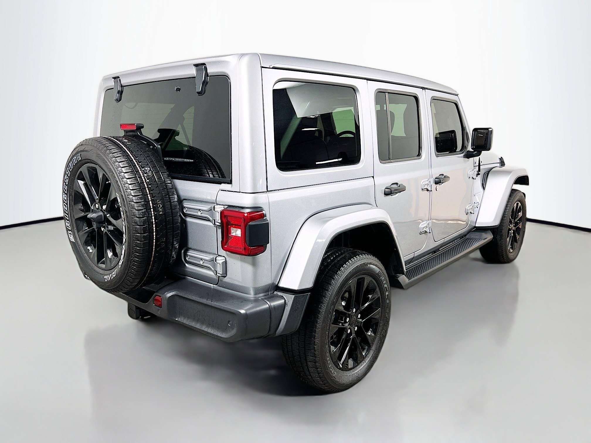Used 2021 Jeep Wrangler Unlimited Sahara w/ Cold Weather Group image 4