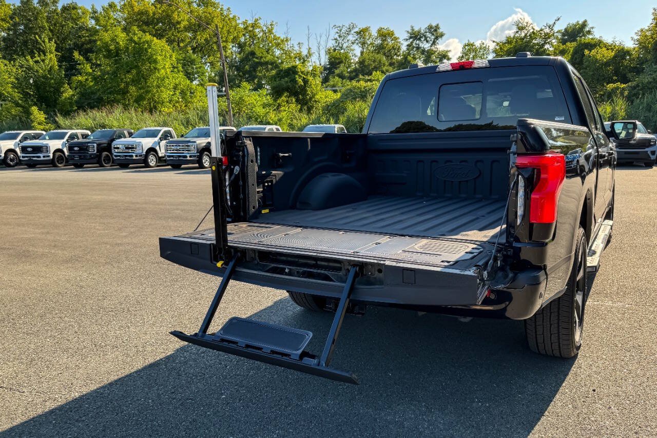 Used 2023 Ford F150 Lightning Platinum AWD/4WD image 24