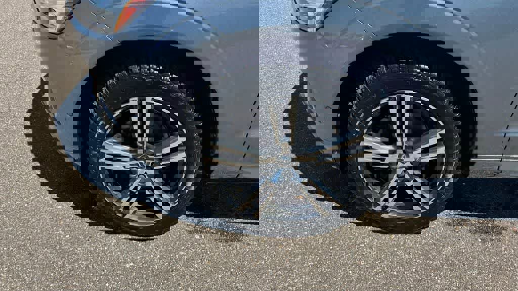 Used 2019 Volvo XC60 T6 Momentum w/ Multimedia Package image 10