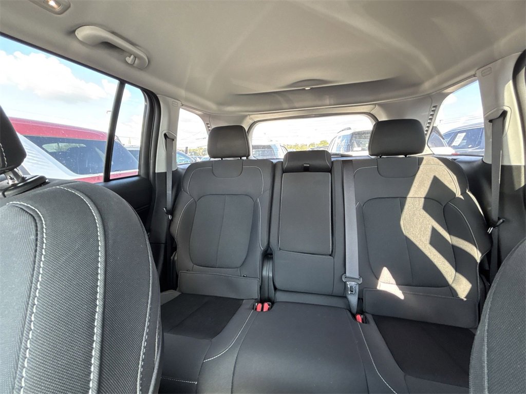 Used 2023 Jeep Grand Cherokee Laredo image 27