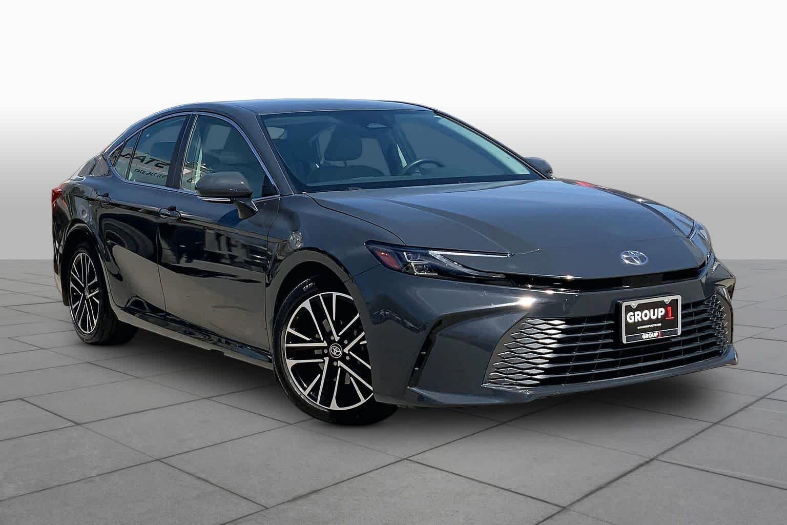 Used 2025 Toyota Camry XLE image 3
