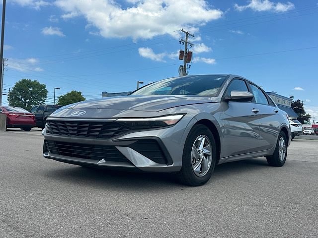 Certified 2024 Hyundai Elantra SE FWD image 1