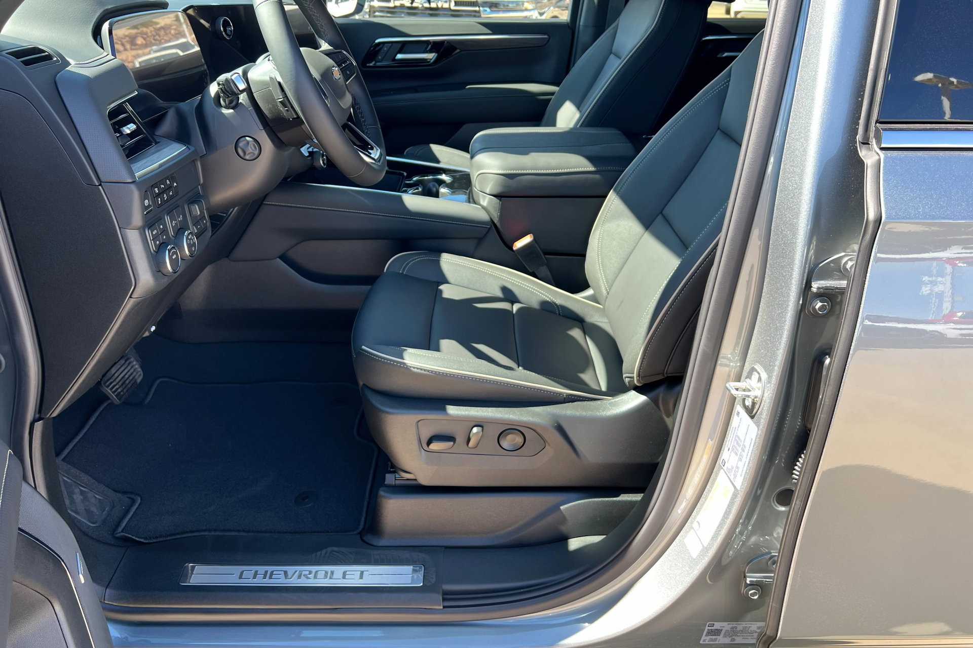 New 2026 Chevrolet Suburban Premier image 18