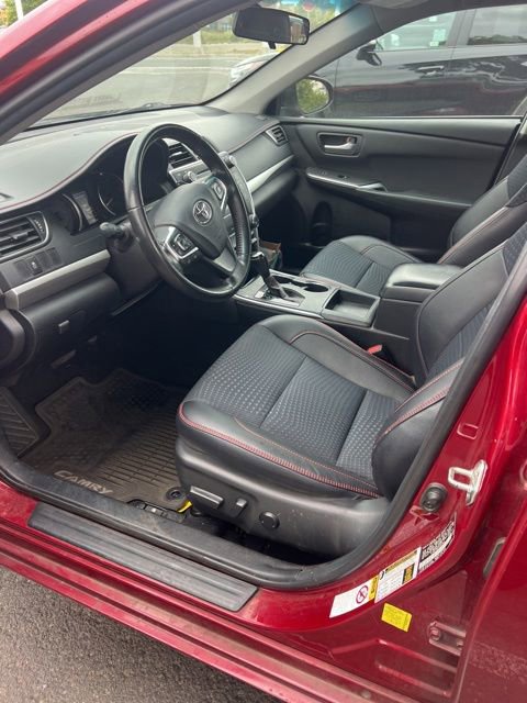 Used 2015 Toyota Camry SE FWD image 4