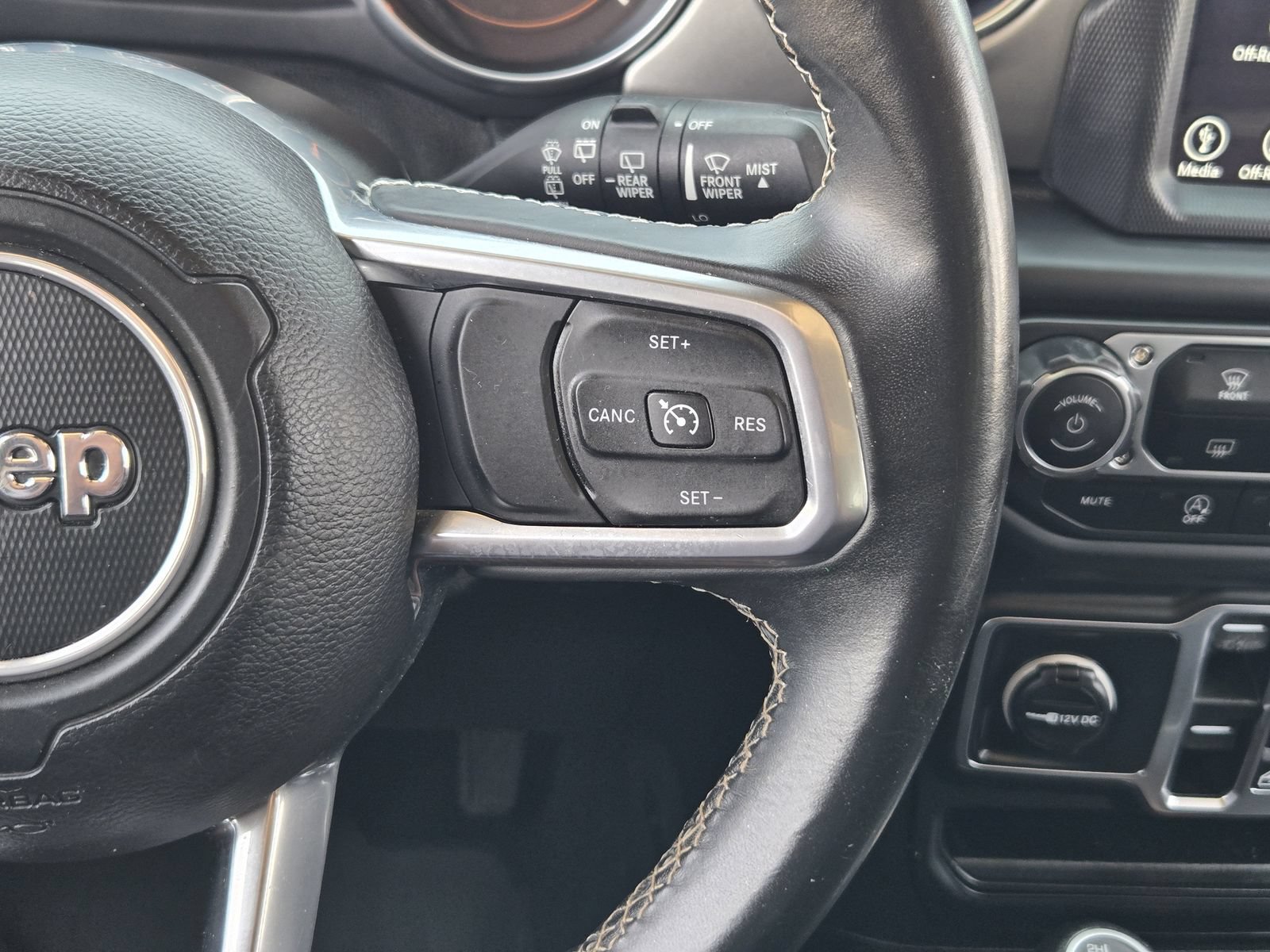 Used 2018 Jeep Wrangler Unlimited Sahara AWD/4WD image 28