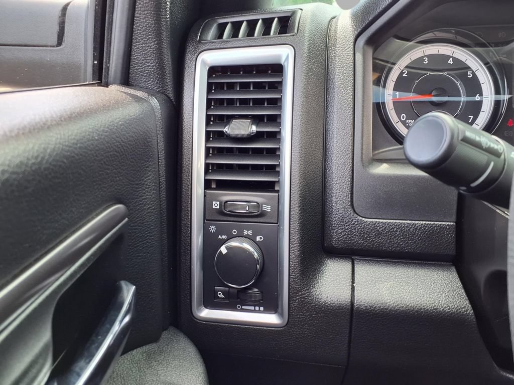 Used 2024 RAM 1500 Warlock AWD/4WD image 16