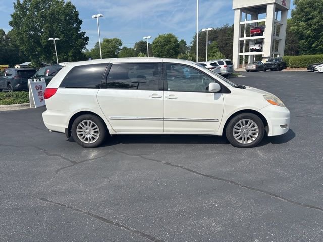 Used 2010 Toyota Sienna XLE Limited FWD image 7