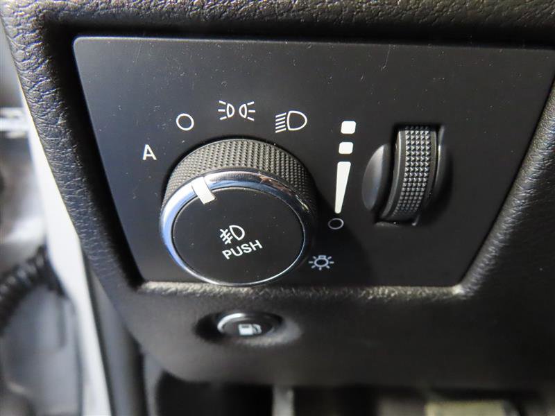 Used 2015 Jeep Grand Cherokee Limited w/ Luxury Group II image 20