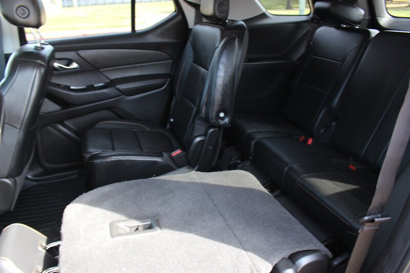 Used 2018 Chevrolet Traverse LT FWD image 25