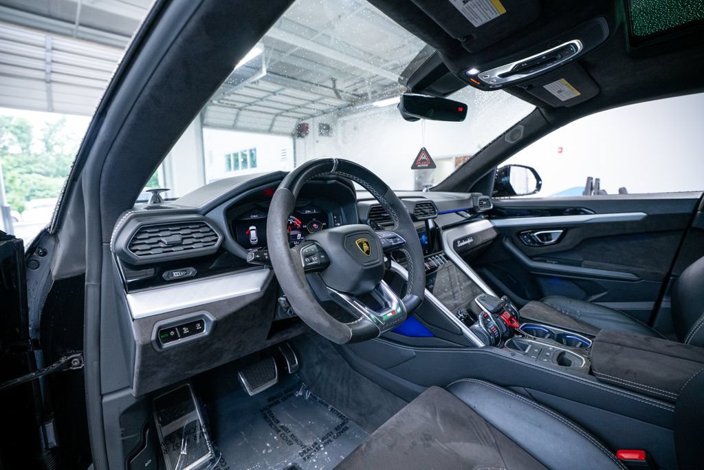 Used 2021 Lamborghini Urus AWD/4WD image 35