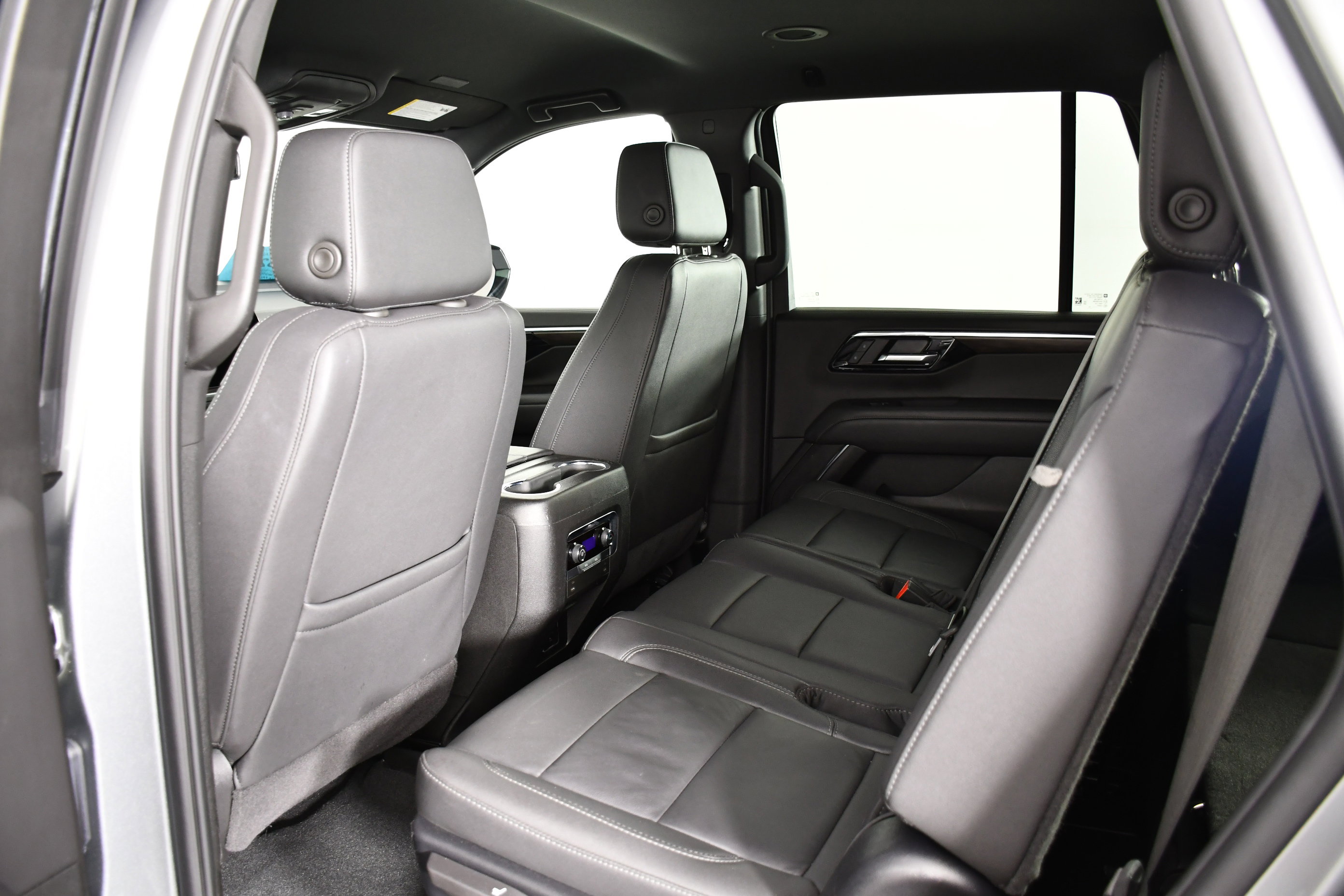 Used 2025 Chevrolet Tahoe Z71 AWD/4WD image 25
