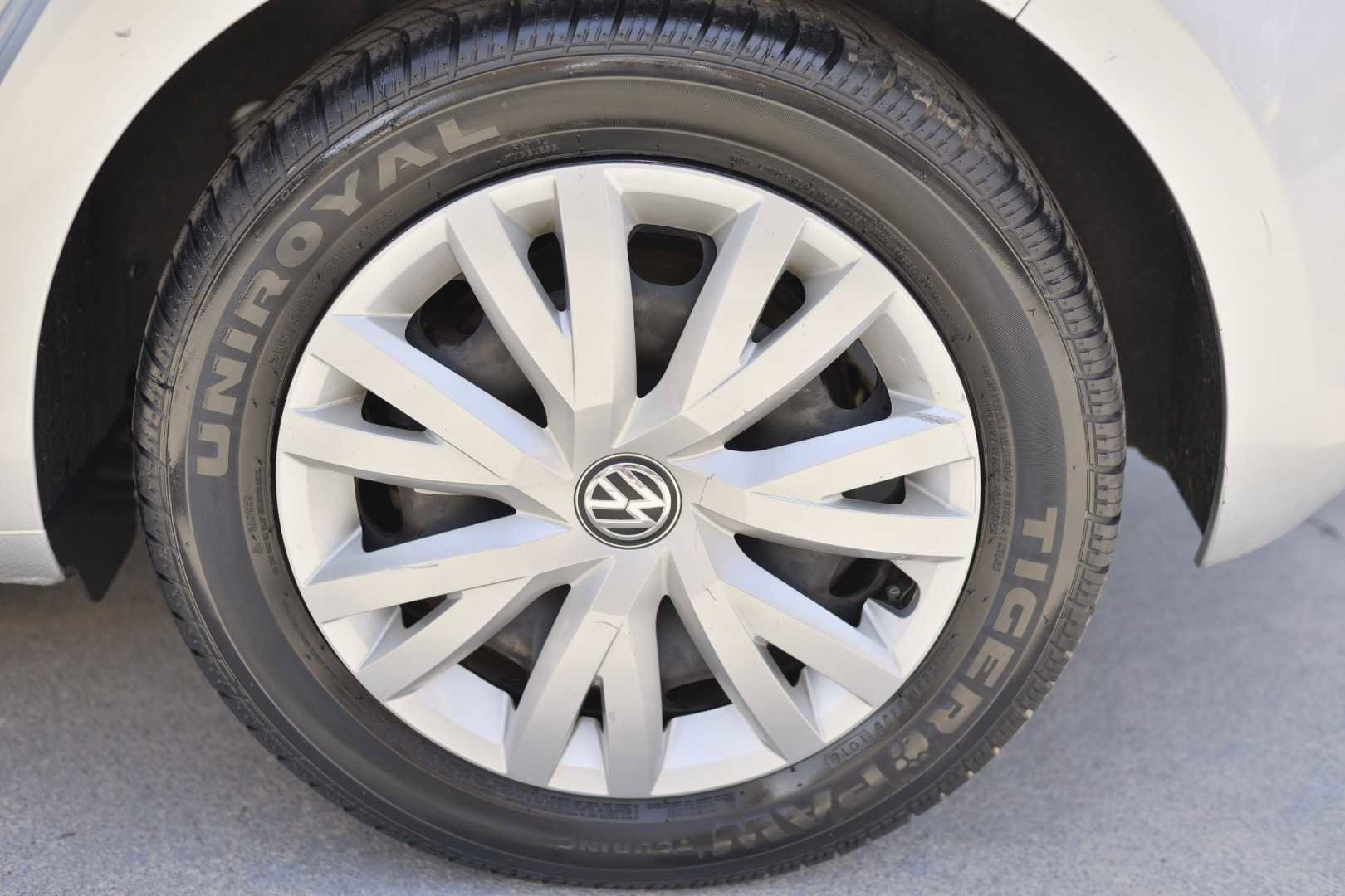 Used 2015 Volkswagen e-Golf SEL Premium image 23