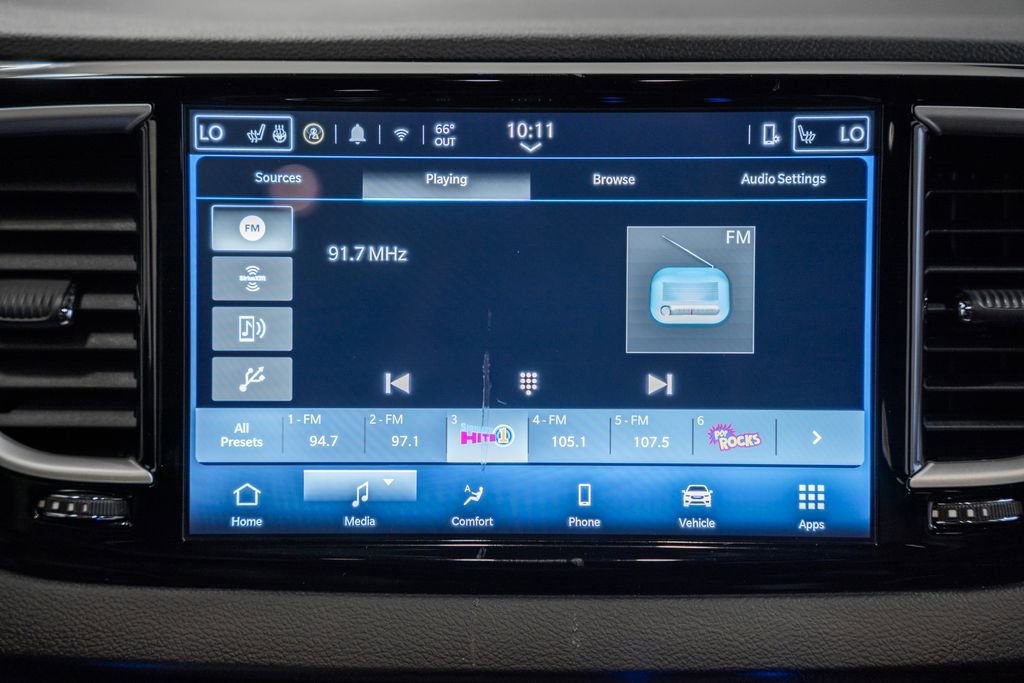Used 2025 Chrysler Pacifica Select image 26