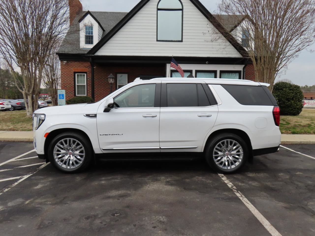 Used 2024 GMC Yukon Denali w/ Advanced Technology Package image 3