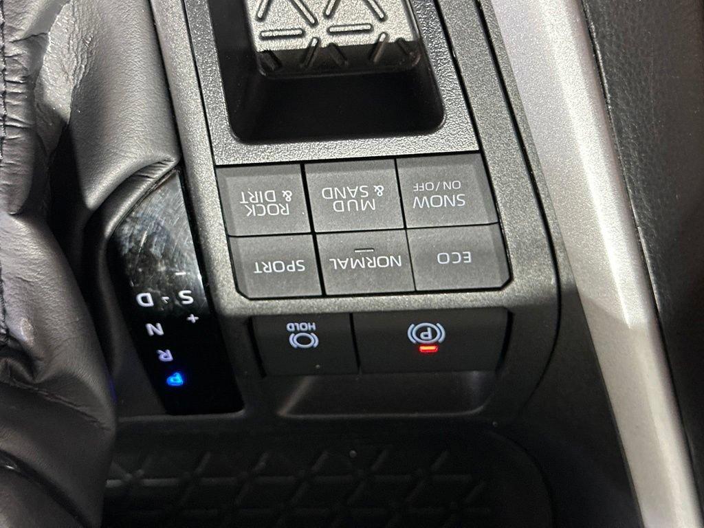 Used 2025 Toyota RAV4 XLE AWD/4WD image 45