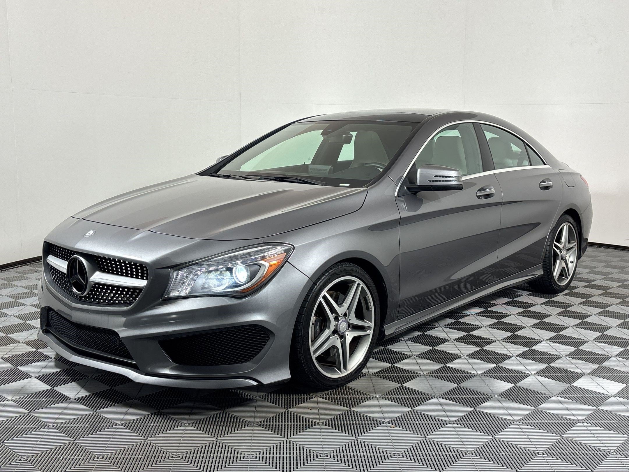 Used 2015 Mercedes-Benz CLA 250 image 1
