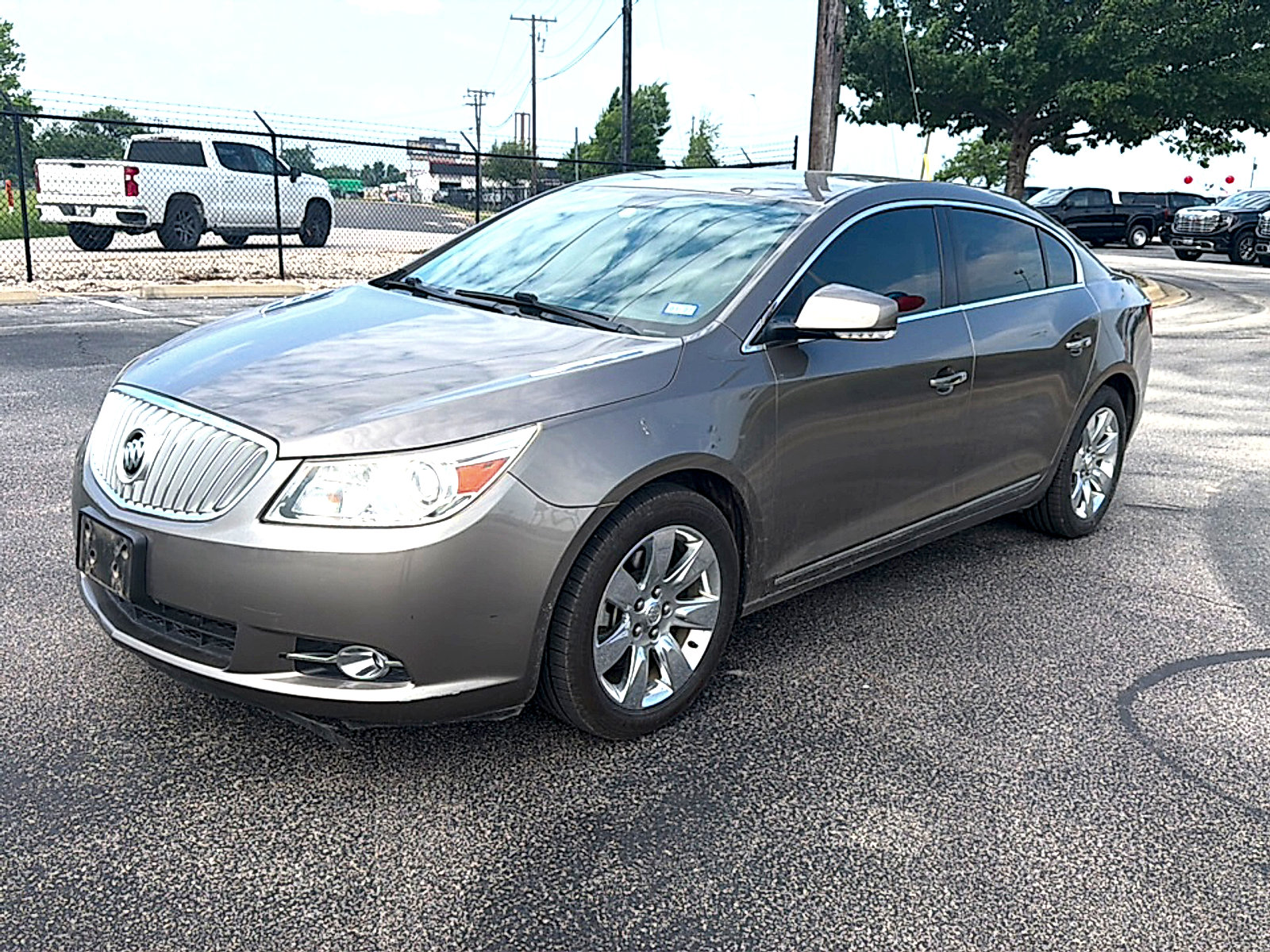 Used 2011 Buick LaCrosse CXL w/ Driver Confidence Package FWD image 2
