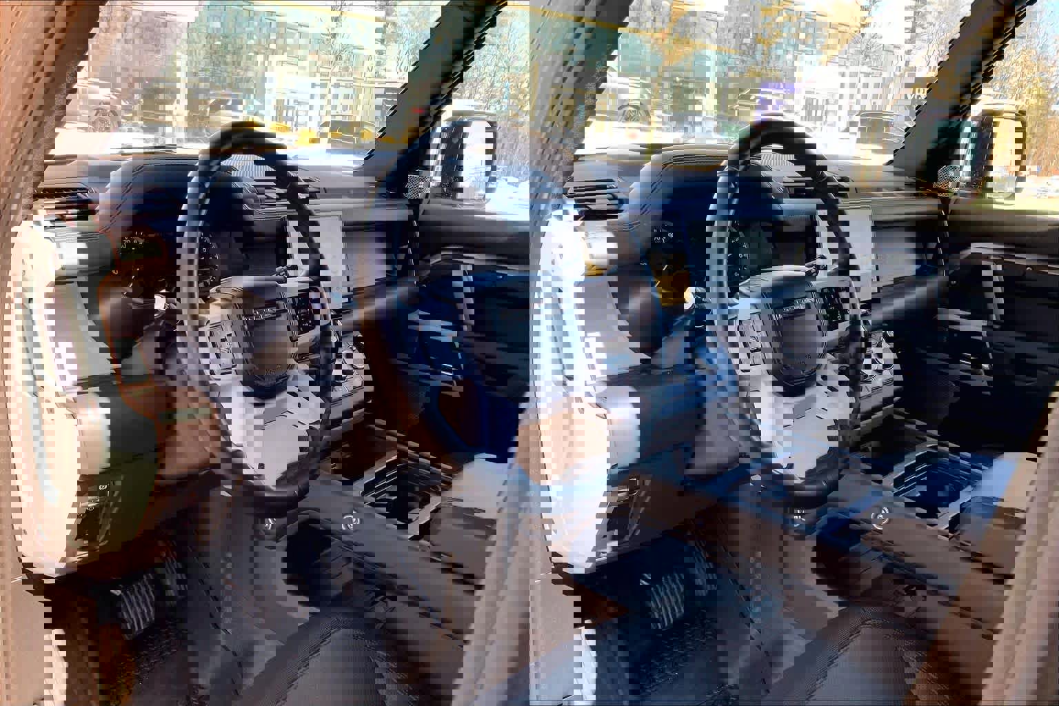 Used 2023 Land Rover Defender 130 X-Dynamic SE image 15