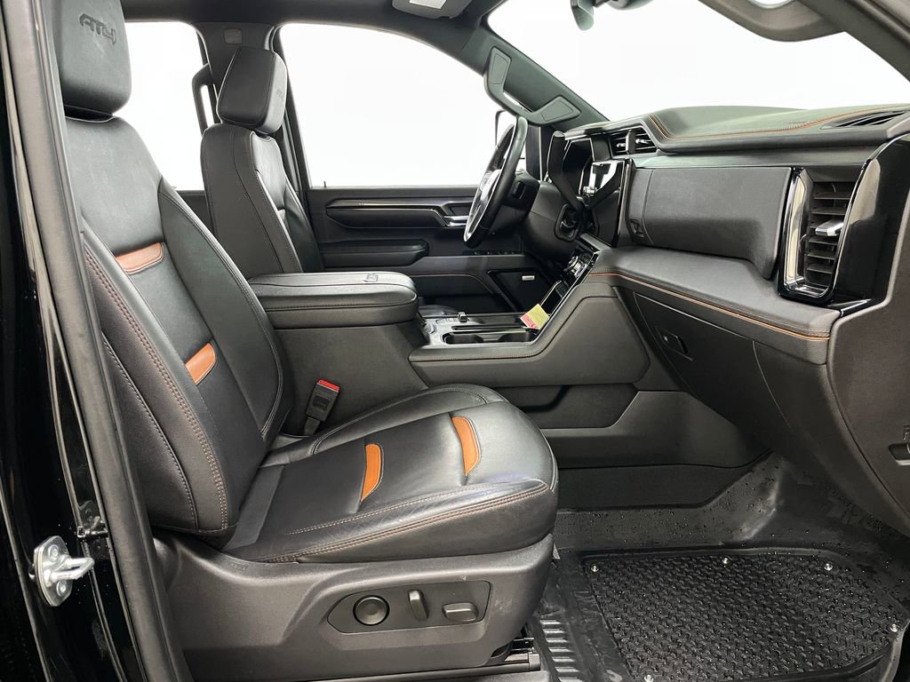 Used 2025 GMC Sierra 2500 AT4 image 41