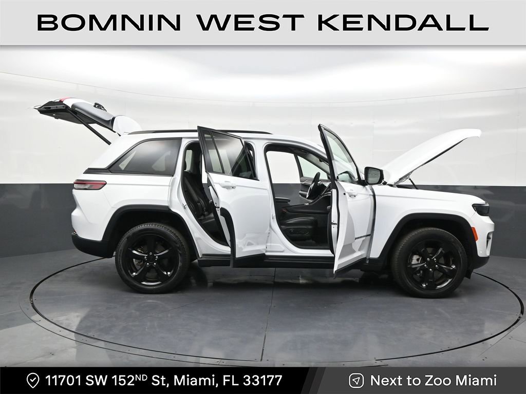 Used 2024 Jeep Grand Cherokee Limited w/ Black Appearance Package image 30