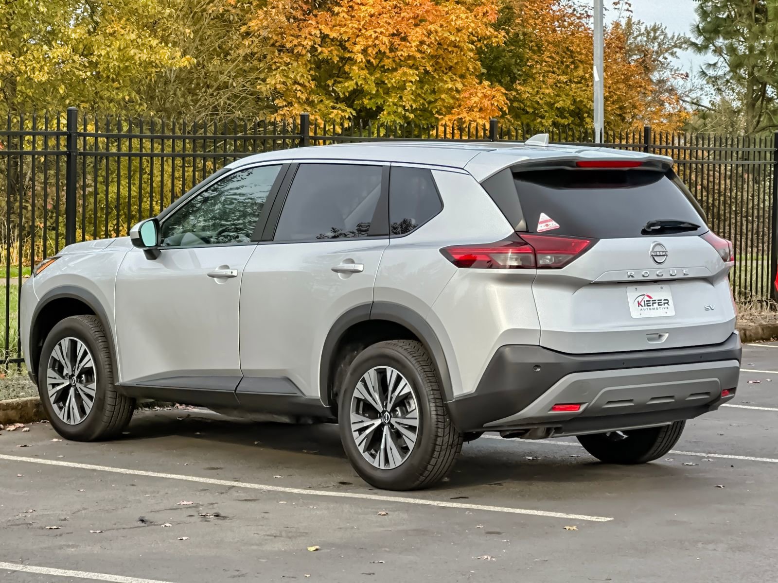 Used 2023 Nissan Rogue SV image 5