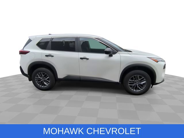 Used 2023 Nissan Rogue S AWD/4WD image 10