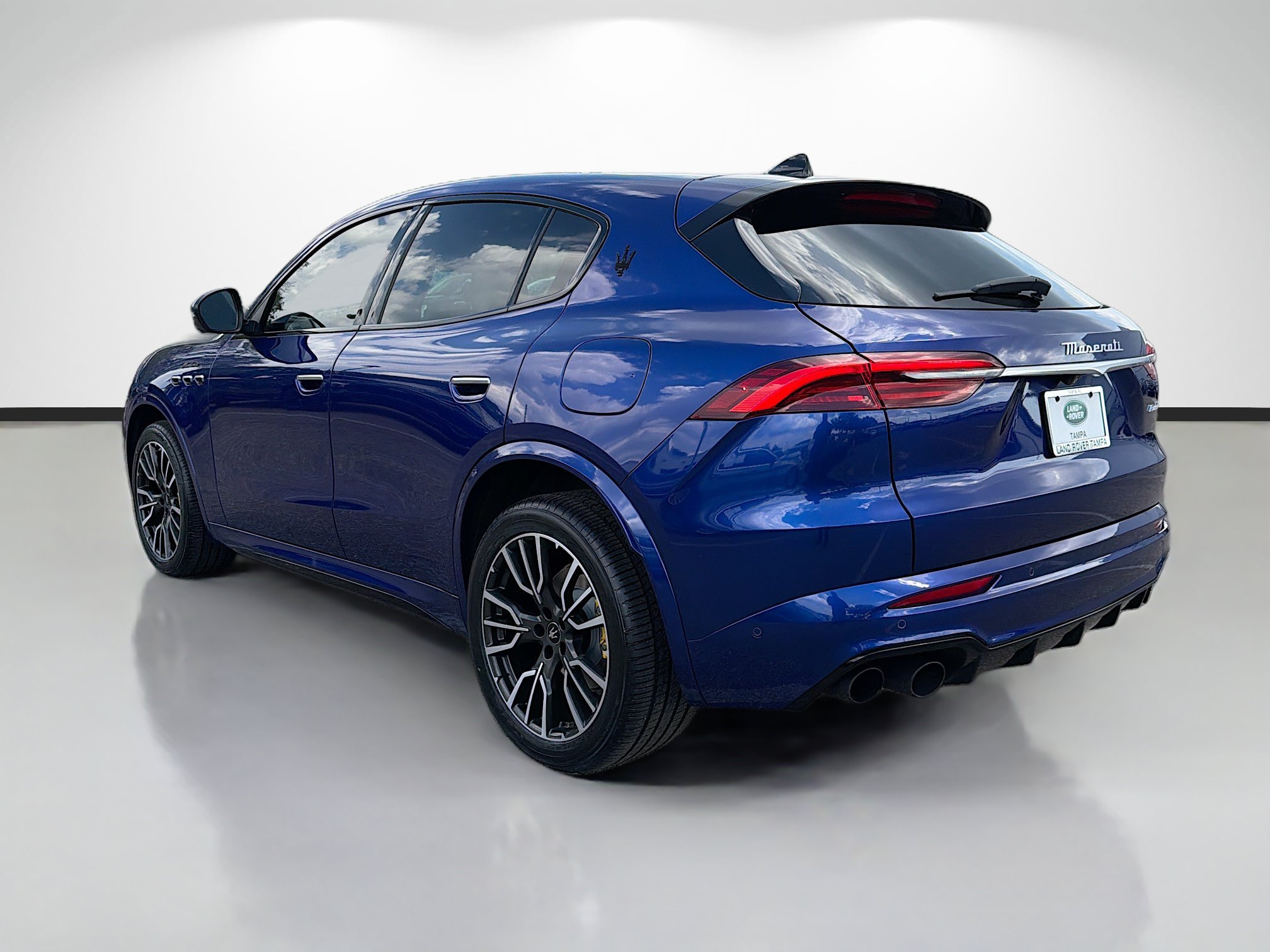 Used 2023 Maserati Grecale Modena AWD/4WD image 3