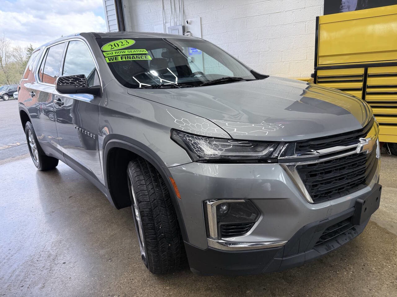Used 2023 Chevrolet Traverse LS image 4