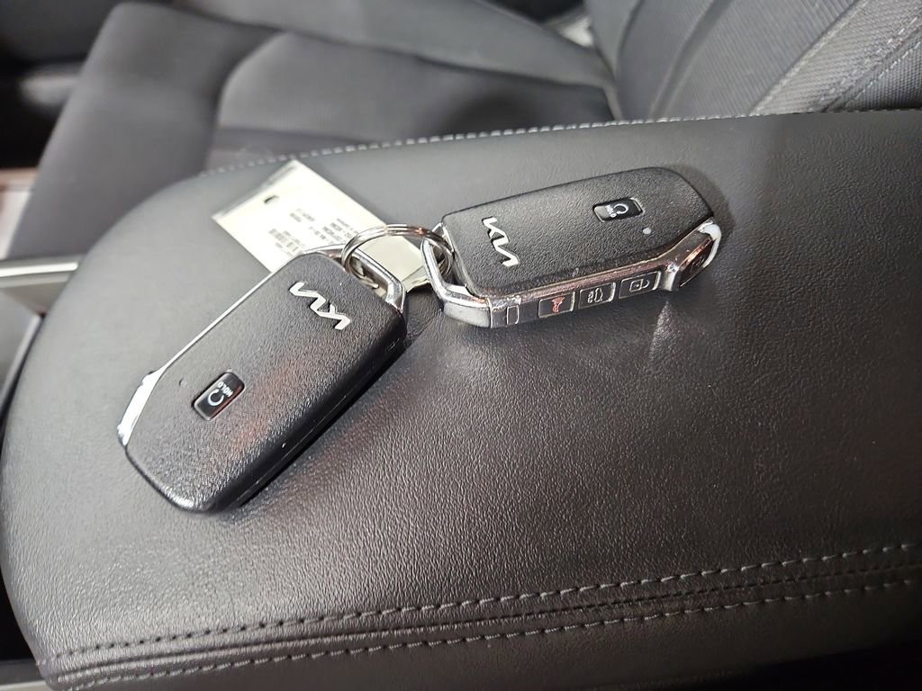 Used 2022 Kia K5 LXS image 28