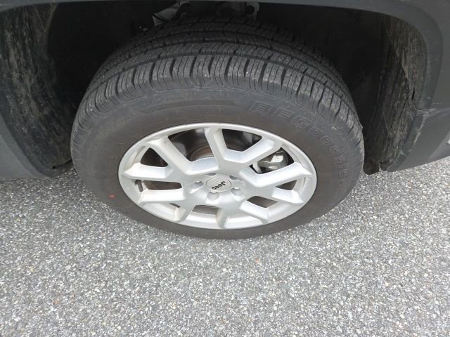 Used 2023 Jeep Renegade Latitude image 9