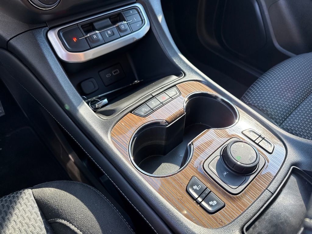 Used 2023 GMC Acadia SLE w/ Driver Convenience Package image 12