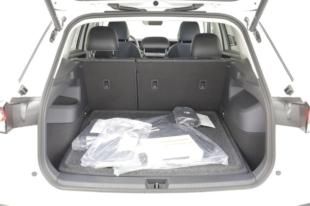 New 2026 Volkswagen Tiguan SE AWD/4WD image 18