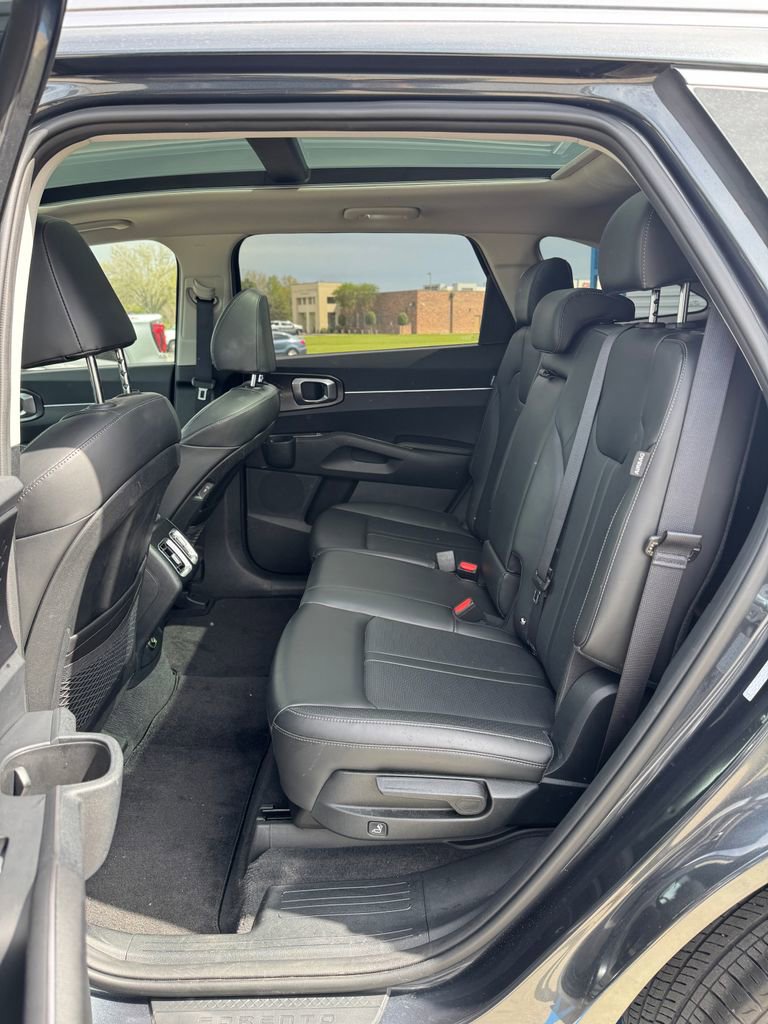 Used 2024 Kia Sorento S w/ Panoramic Sunroof Package image 17