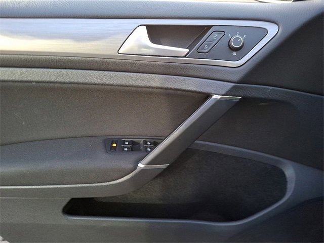 Used 2016 Volkswagen Golf S image 12