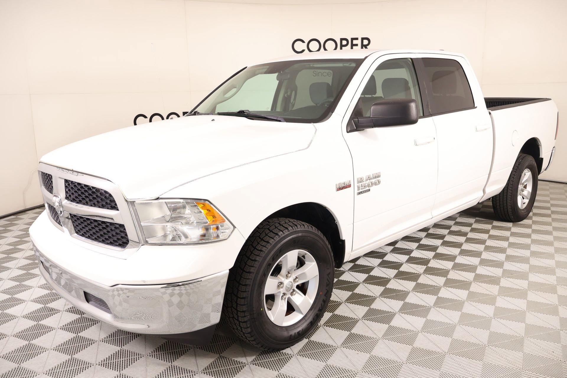 Used 2021 RAM 1500 Classic SLT image 9
