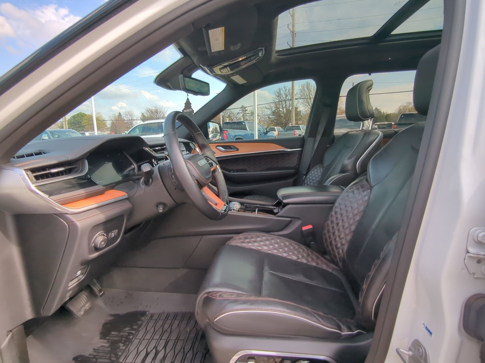 Used 2022 Jeep Grand Cherokee L Summit AWD/4WD image 14