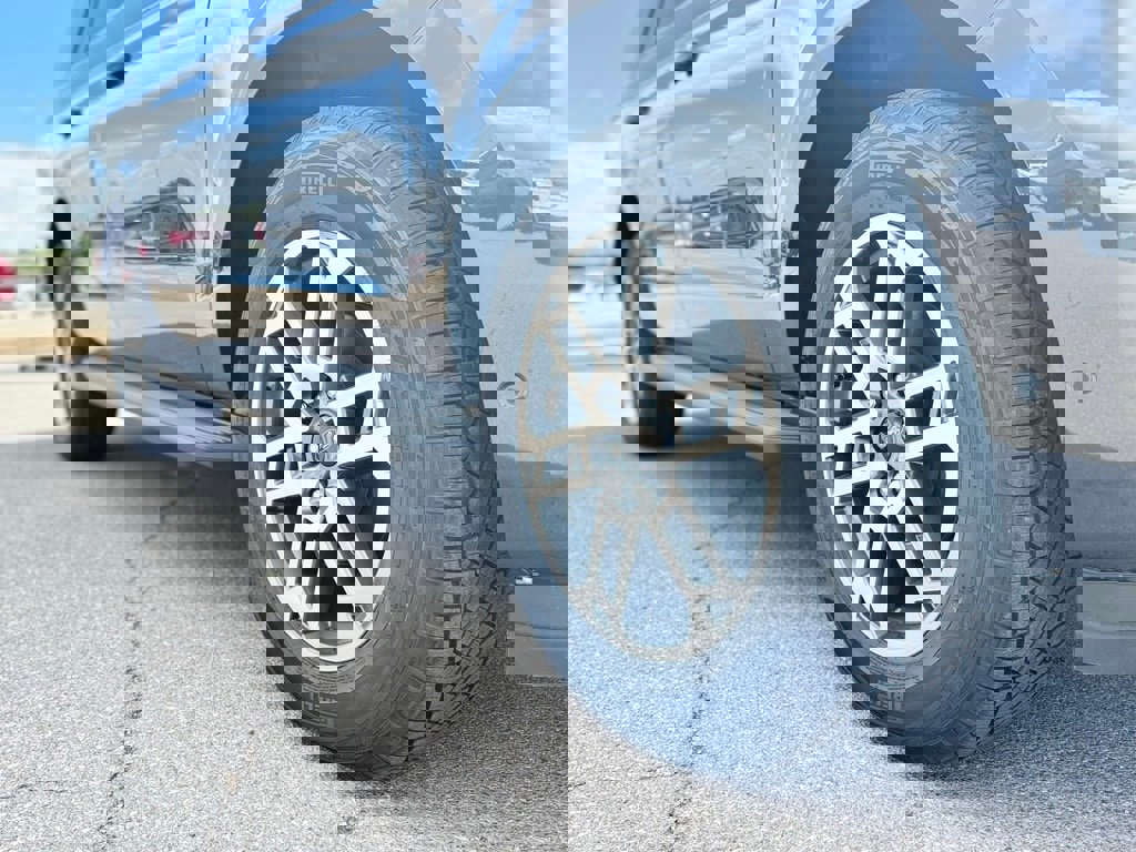 New 2025 Ford Expedition Active image 2