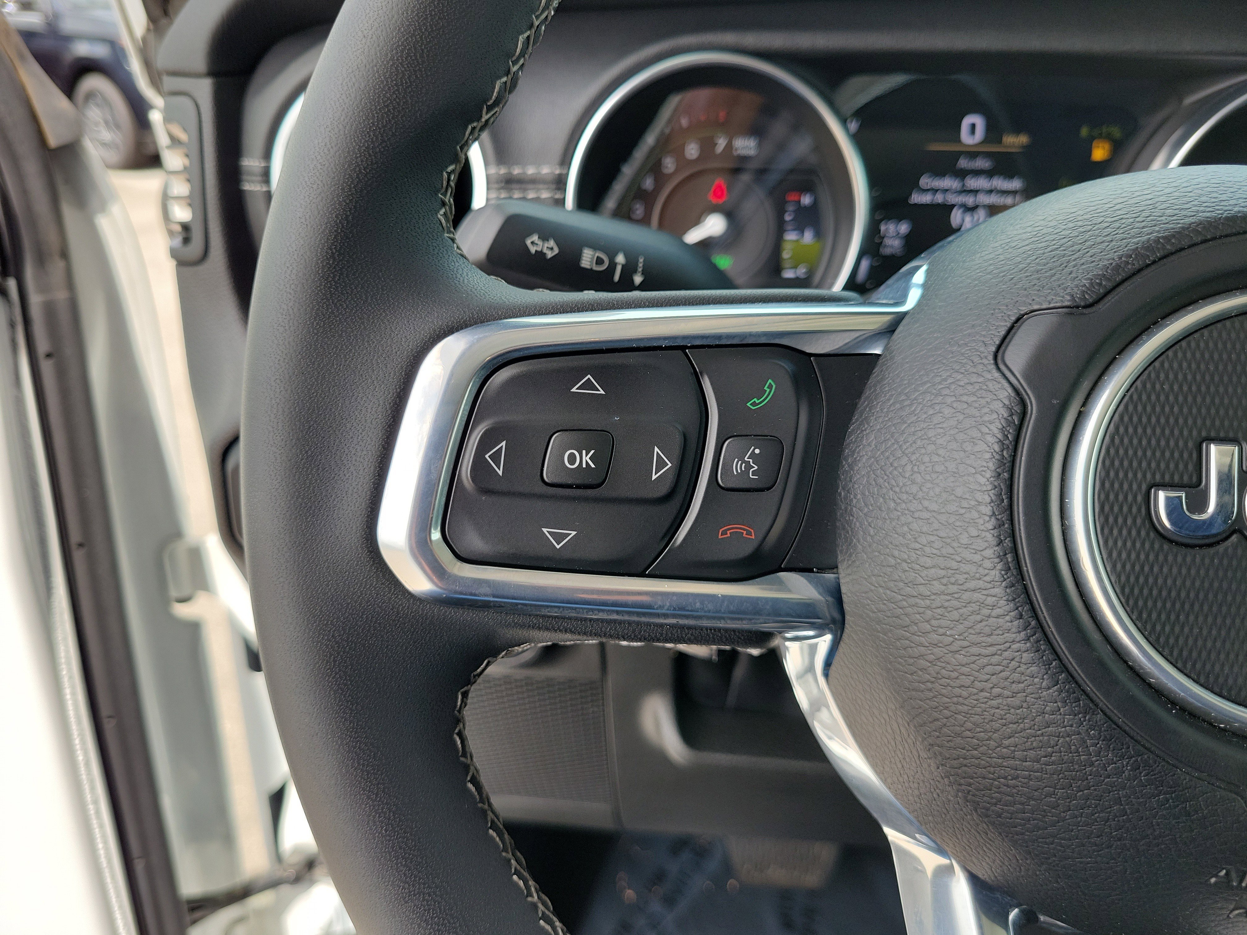 Used 2023 Jeep Wrangler Unlimited Sahara AWD/4WD image 21