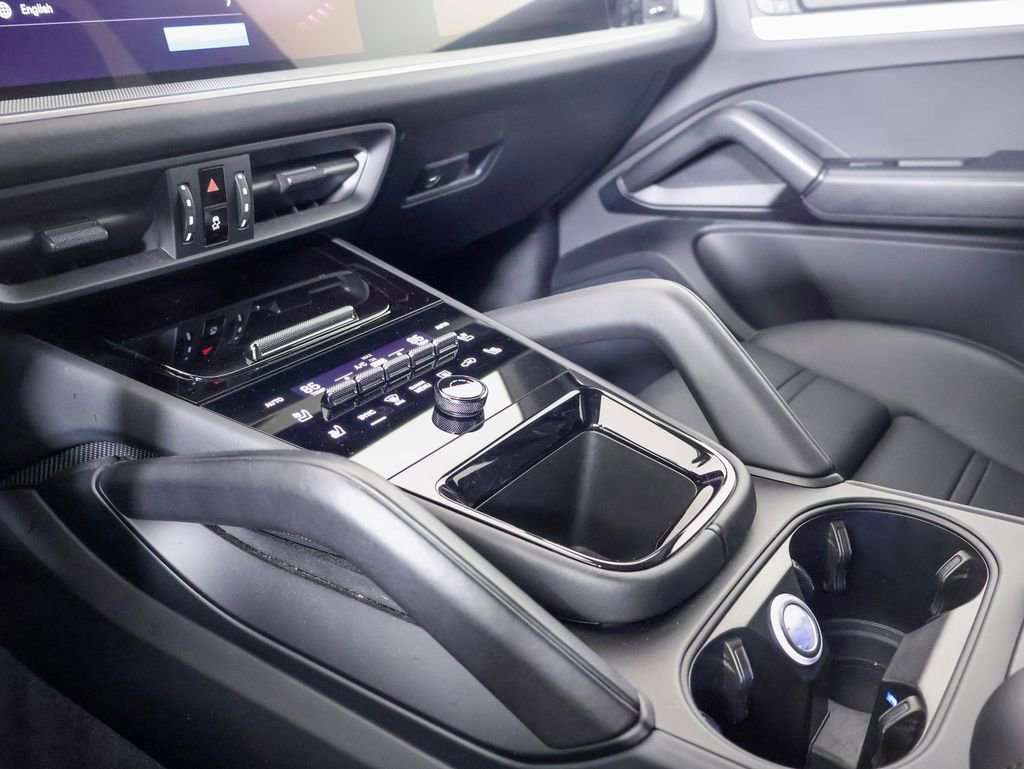 Certified 2025 Porsche Cayenne S AWD/4WD image 22