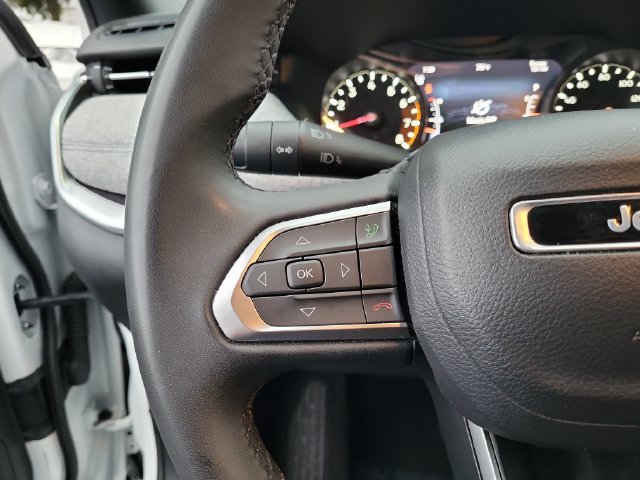 Used 2024 Jeep Compass Latitude AWD/4WD image 23