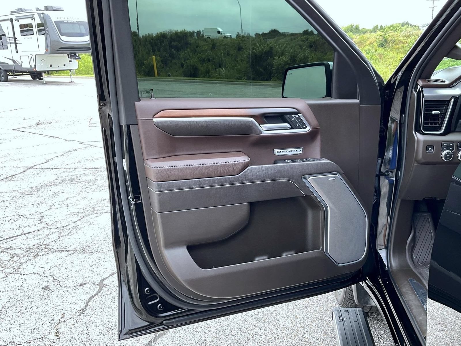 Certified 2026 GMC Sierra 1500 Denali w/ Denali Reserve Package AWD/4WD image 11