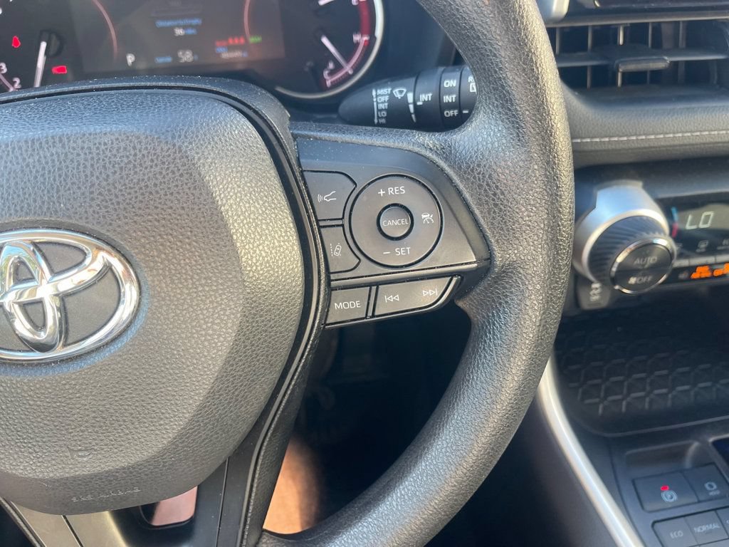 Used 2025 Toyota RAV4 XLE AWD/4WD image 17