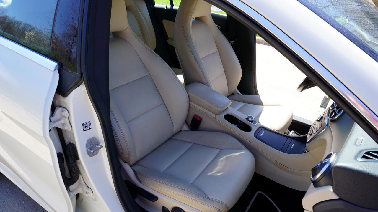 Used 2015 Mercedes-Benz CLA 250 image 21