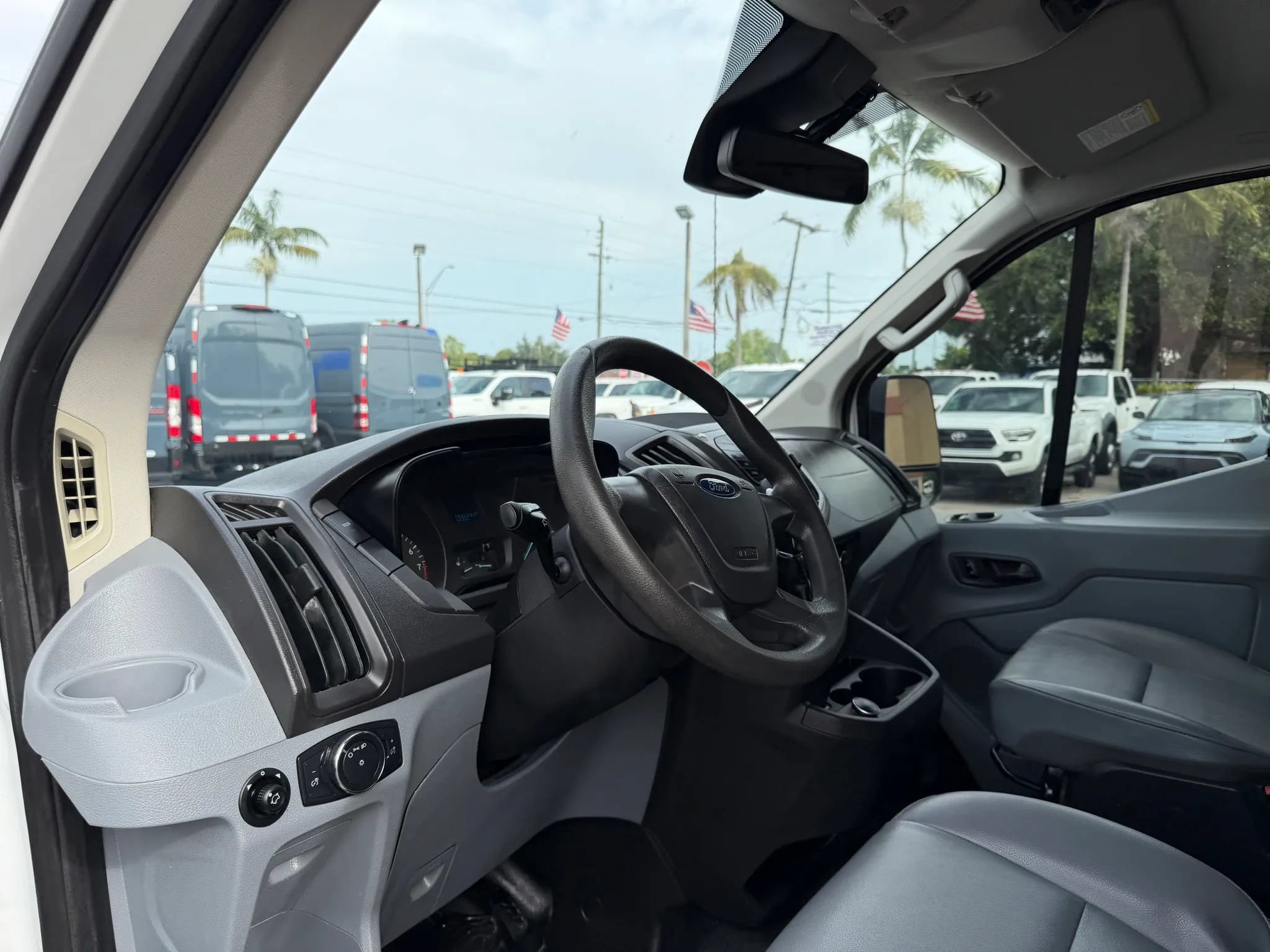 Used 2019 Ford Transit 350 XL RWD image 11