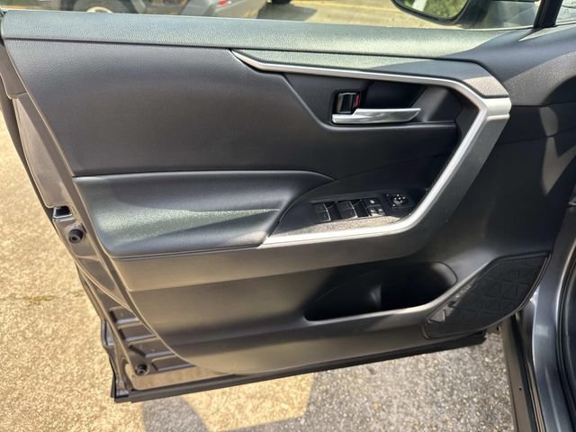 Used 2022 Toyota RAV4 XLE AWD/4WD image 24
