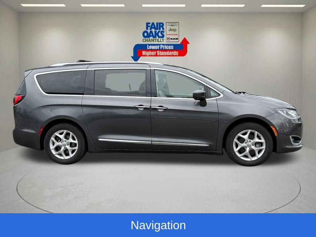 Used 2017 Chrysler Pacifica Touring-L Plus w/ Advanced Safetytec Group FWD image 6